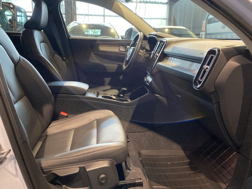 2025 Volvo XC40 B5 AWD Core Bright Theme-20