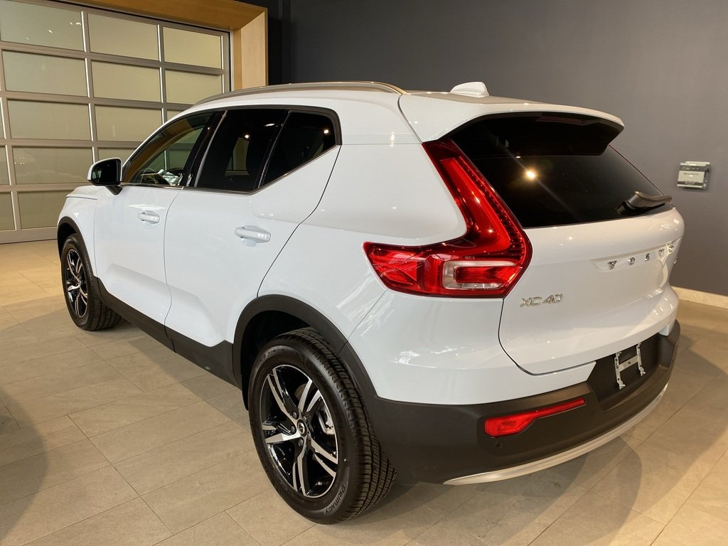 2025 Volvo XC40 B5 AWD Core Bright Theme-1