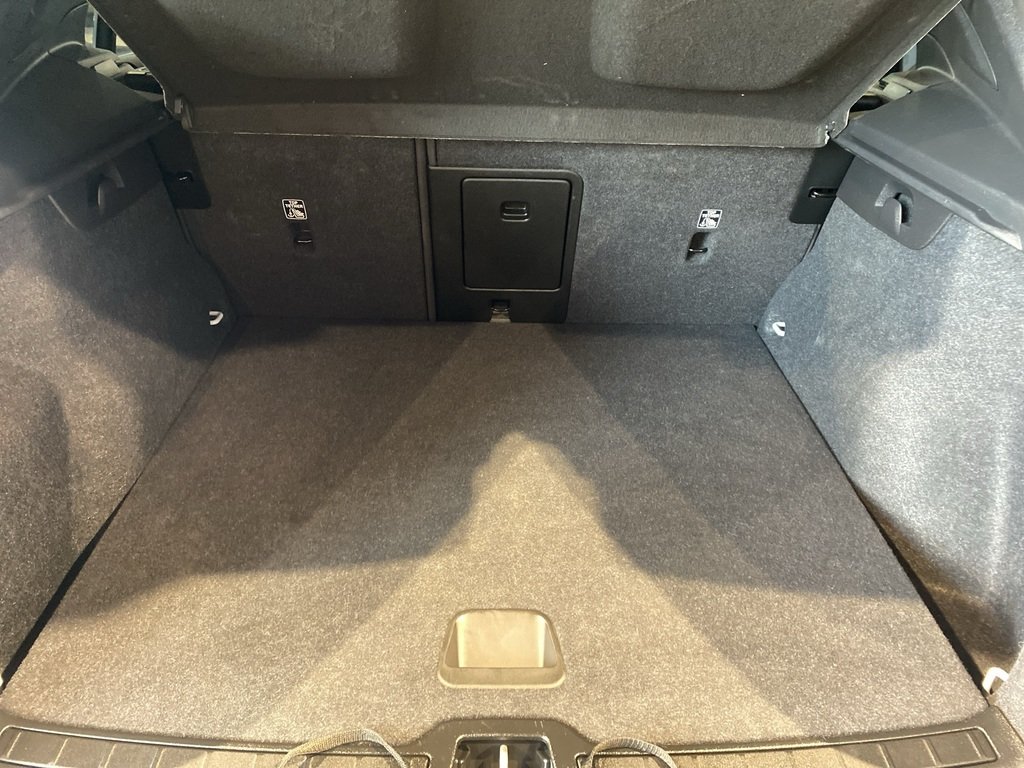 2025 Volvo XC40 B5 AWD Core Bright Theme-17