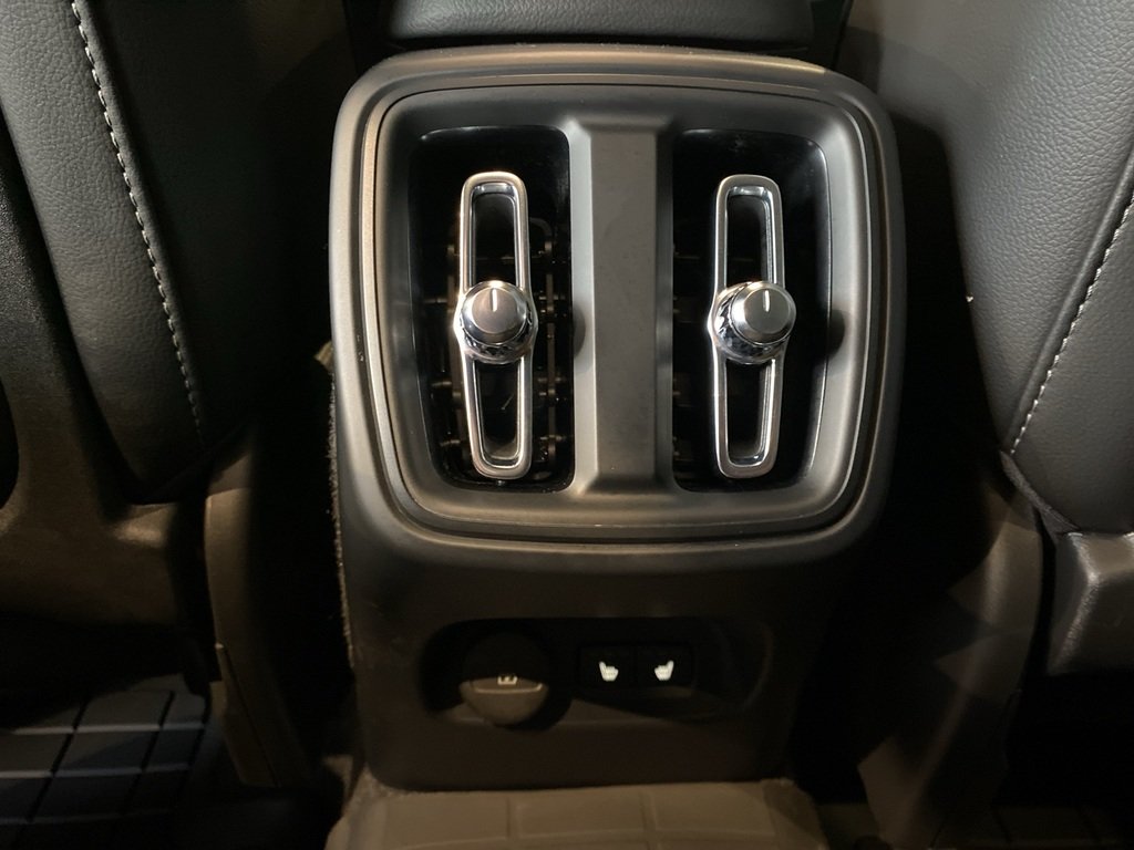2025 Volvo XC40 B5 AWD Core Bright Theme-9