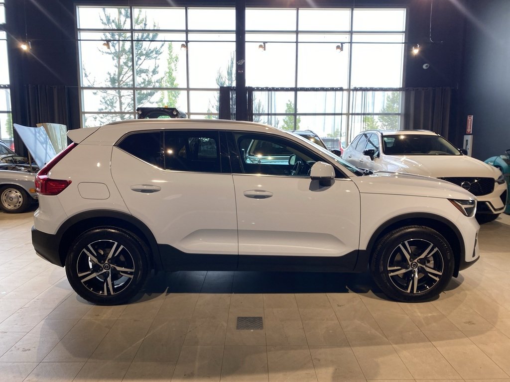 2025 Volvo XC40 B5 AWD Core Bright Theme-3
