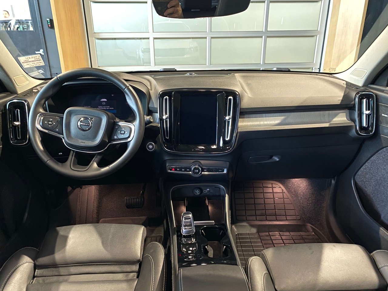 2025 Volvo XC40 B5 AWD Ultra Dark Theme-10