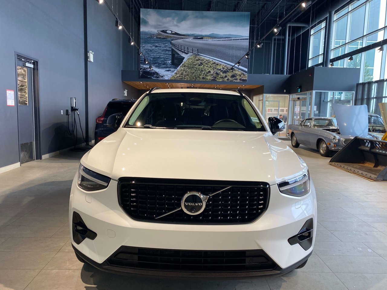 2025 Volvo XC40 B5 AWD Ultra Dark Theme-7