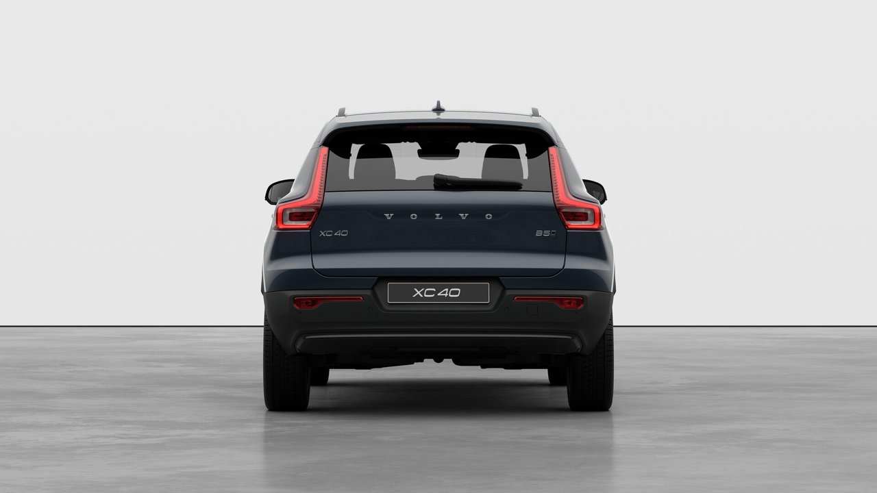 2026 Volvo XC40 Plus Dark Theme-5