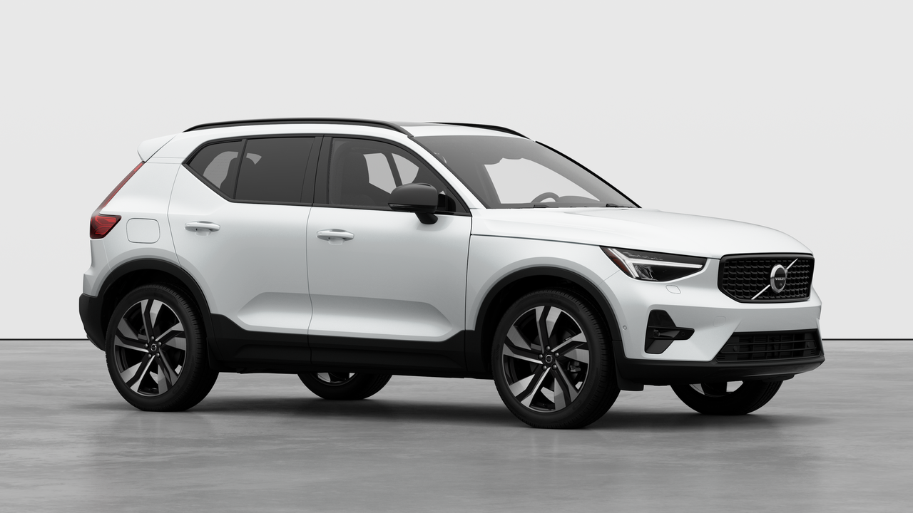 2026 Volvo XC40 Plus Dark Theme-2