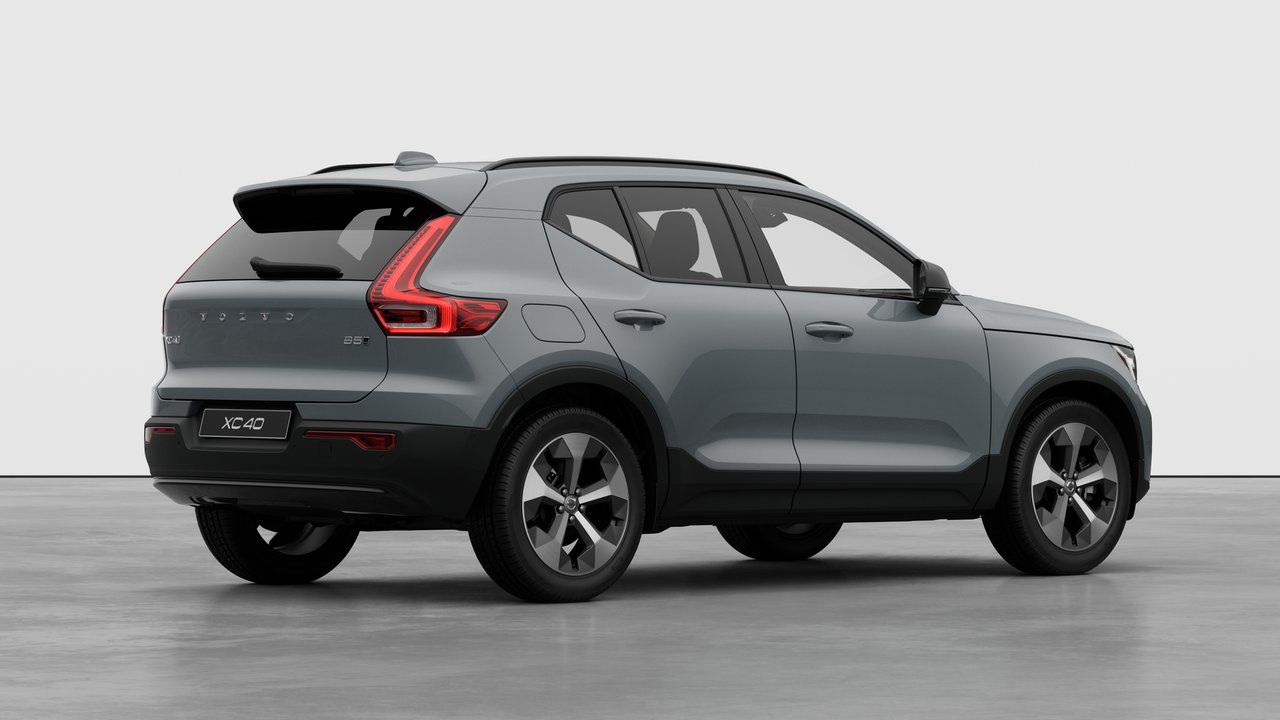 2026 Volvo XC40 Plus Dark Theme-3