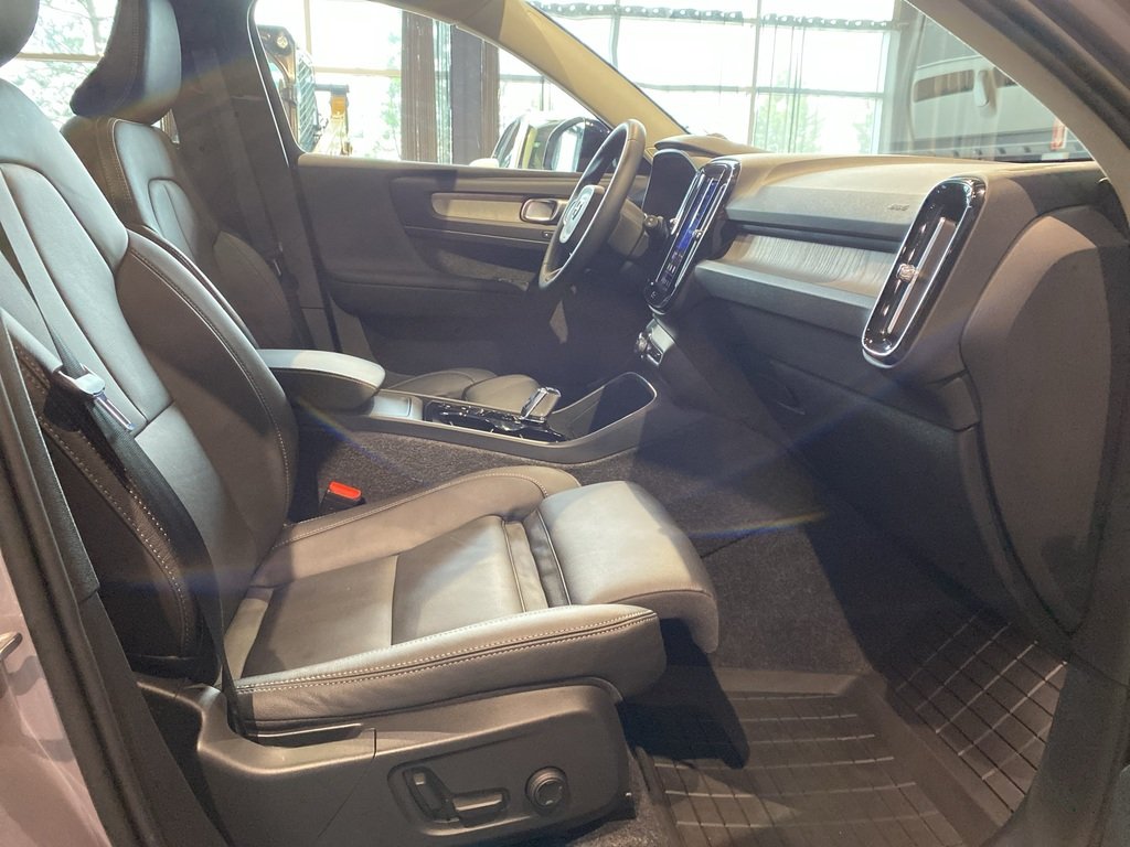 2026 Volvo XC40 B5 AWD Plus Dark Theme-22
