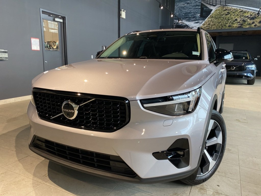 2026 Volvo XC40 B5 AWD Plus Dark Theme-0