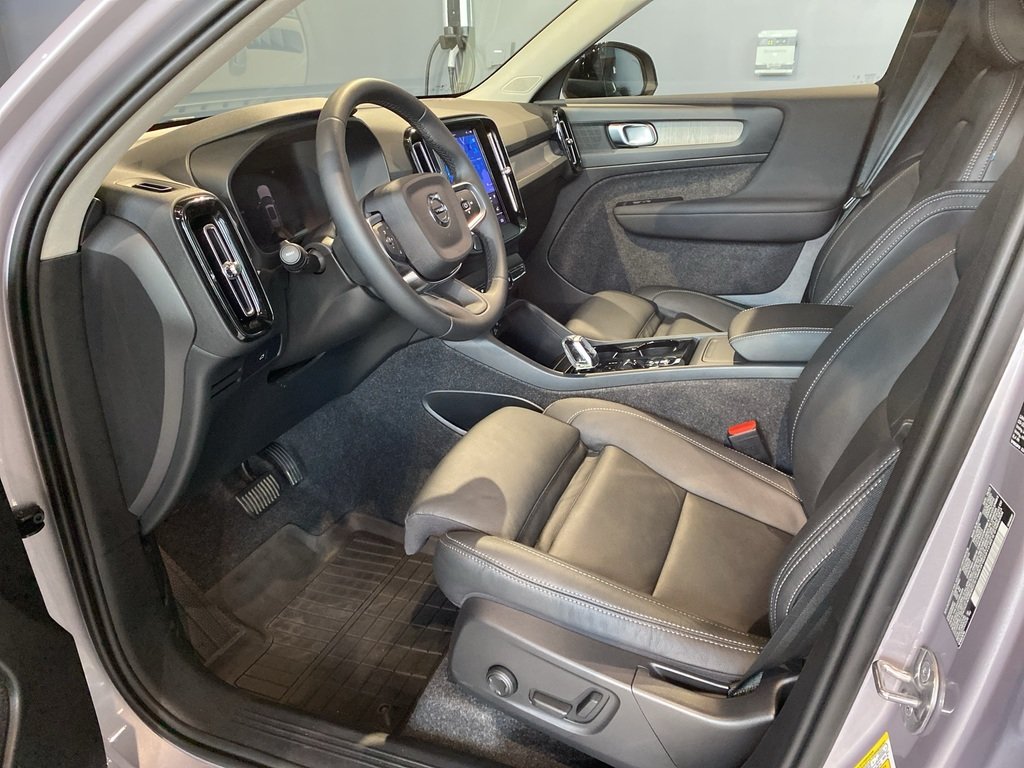 2026 Volvo XC40 B5 AWD Plus Dark Theme-9