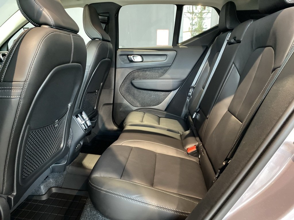 2026 Volvo XC40 B5 AWD Plus Dark Theme-17
