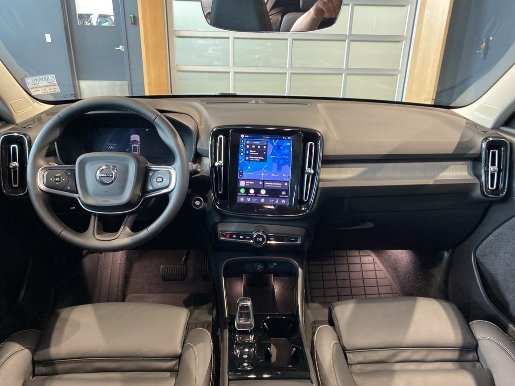 2026 Volvo XC40 B5 AWD Plus Dark Theme-10