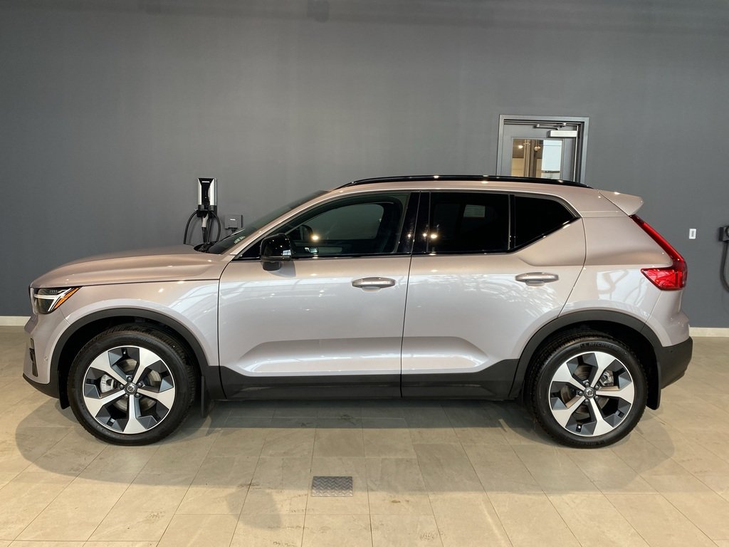 2026 Volvo XC40 B5 AWD Plus Dark Theme-1