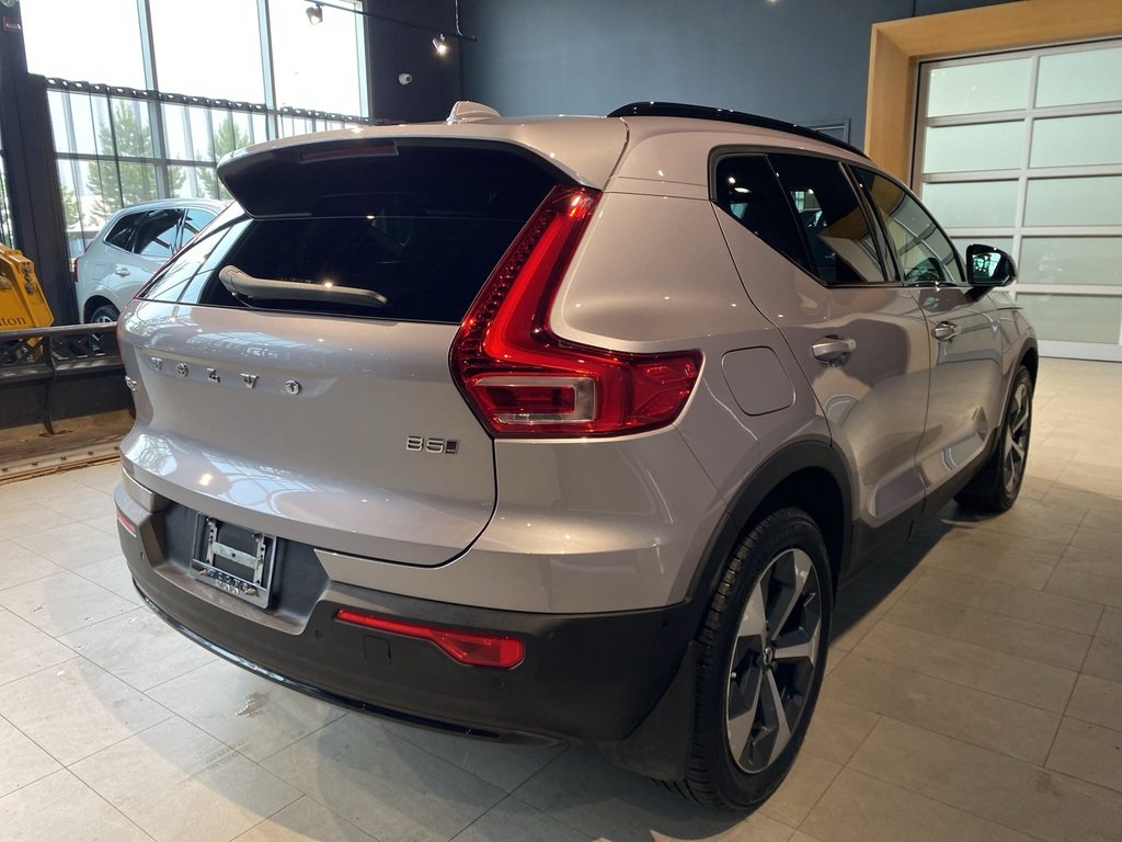 2026 Volvo XC40 B5 AWD Plus Dark Theme-4