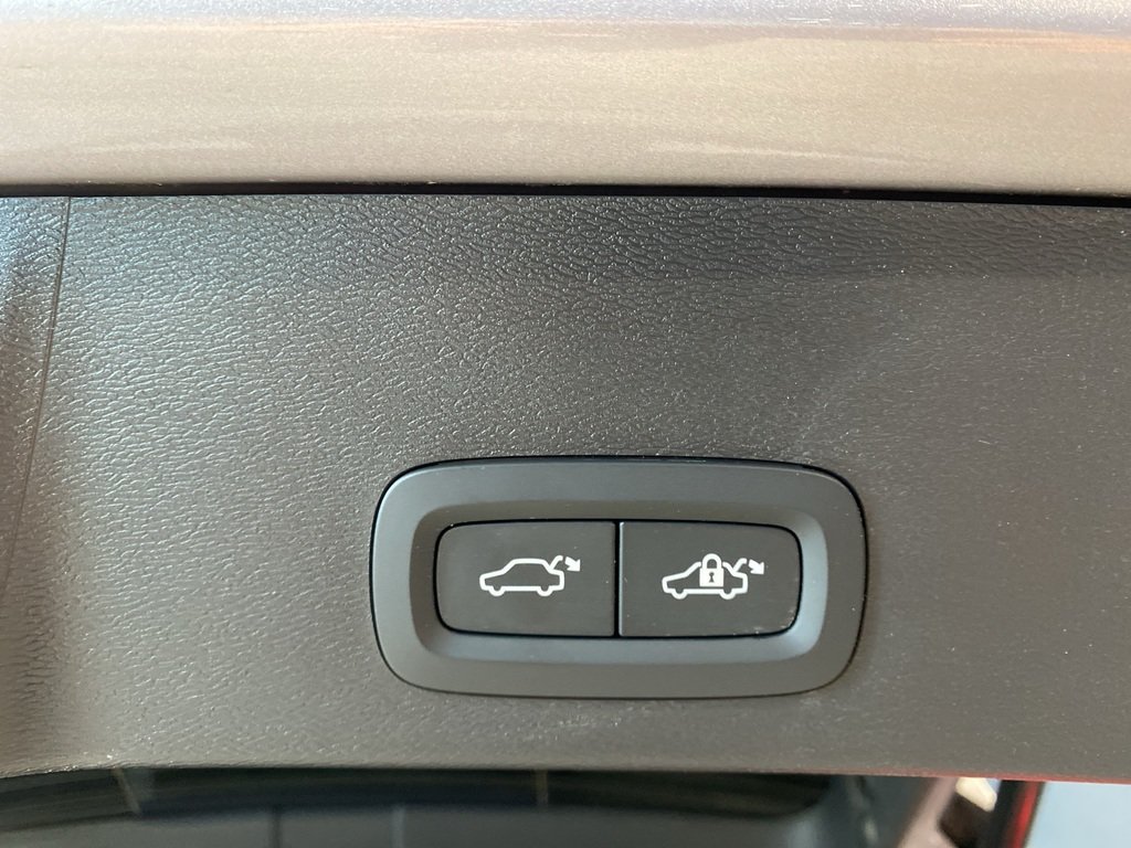 2026 Volvo XC40 B5 AWD Plus Dark Theme-20