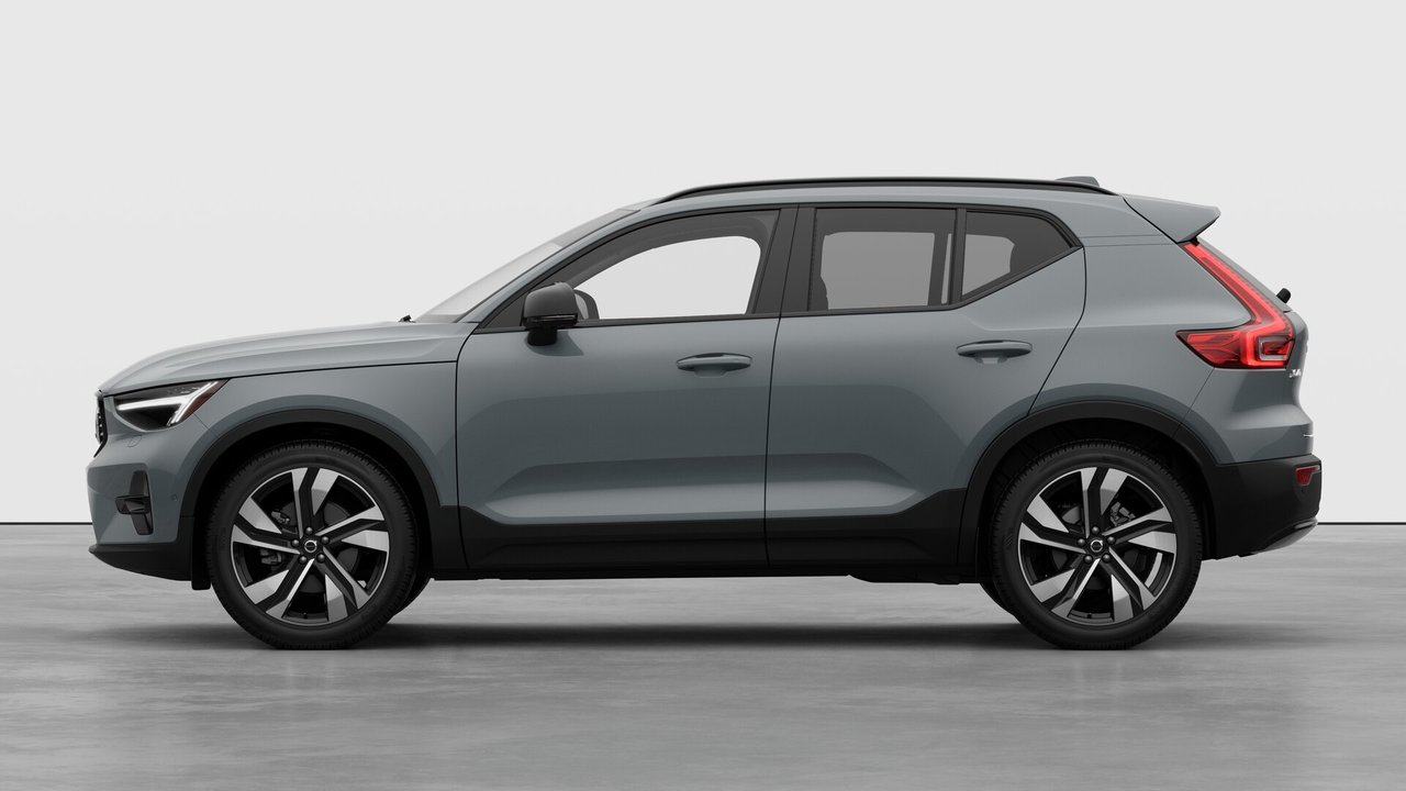 2026 Volvo XC40 Plus (Dark Theme)-7