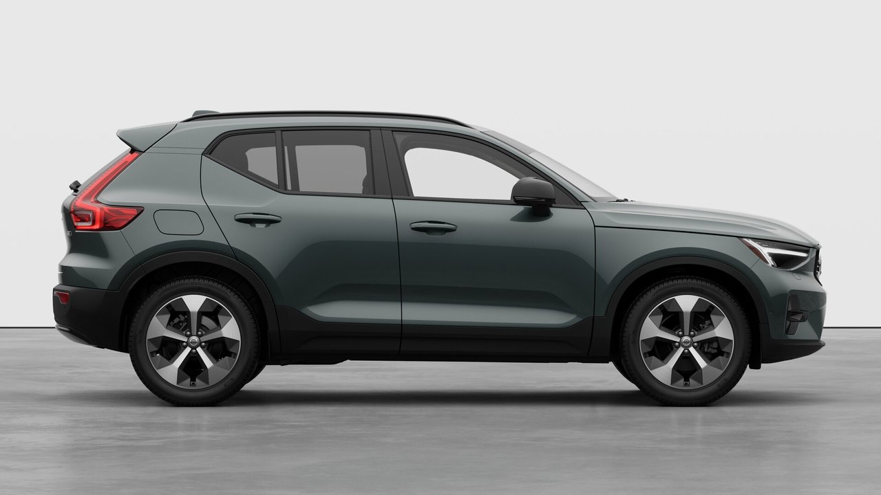 2026 Volvo XC40 Plus (Dark Theme)-6