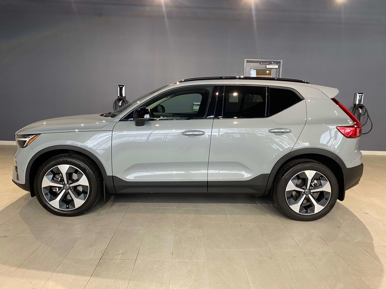 2026 Volvo XC40 B5 AWD Plus Dark Theme-1