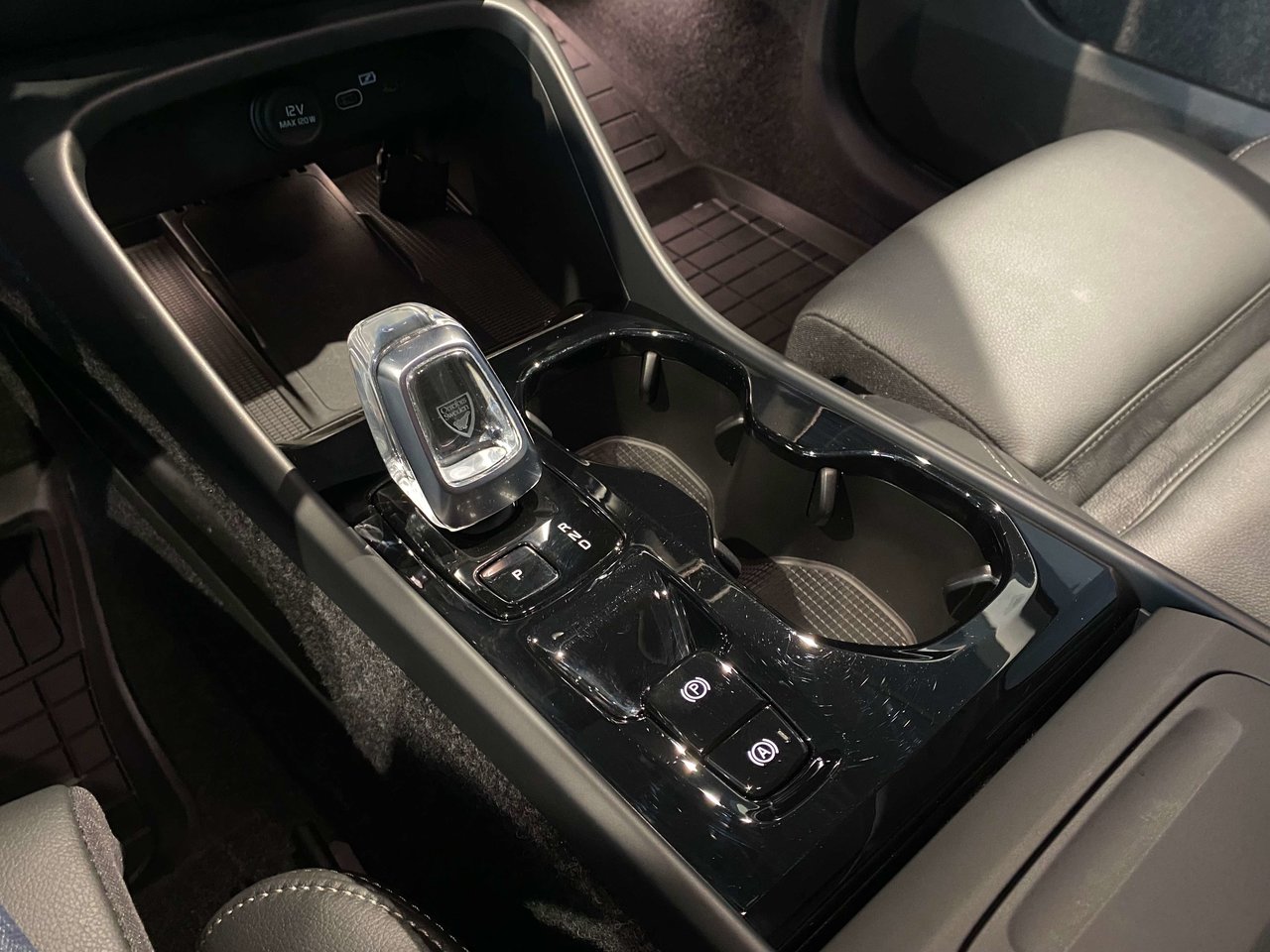 2026 Volvo XC40 B5 AWD Plus Dark Theme-12