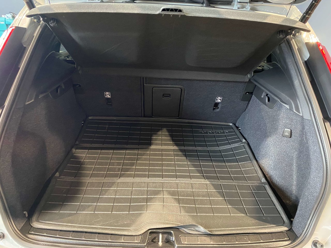 2026 Volvo XC40 B5 AWD Plus Dark Theme-19