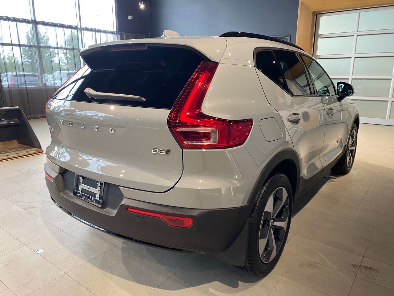 2026 Volvo XC40 B5 AWD Plus Dark Theme-4