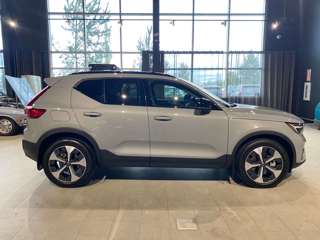 2026 Volvo XC40 B5 AWD Plus Dark Theme-5