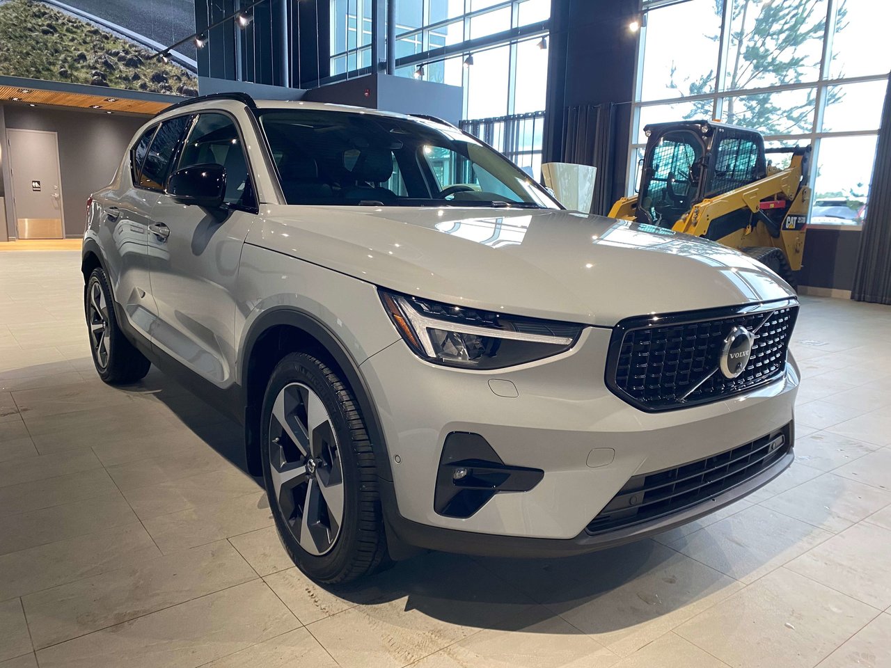 2026 Volvo XC40 B5 AWD Plus Dark Theme-6