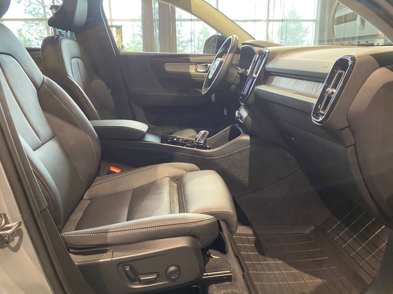 2026 Volvo XC40 B5 AWD Plus Dark Theme-22