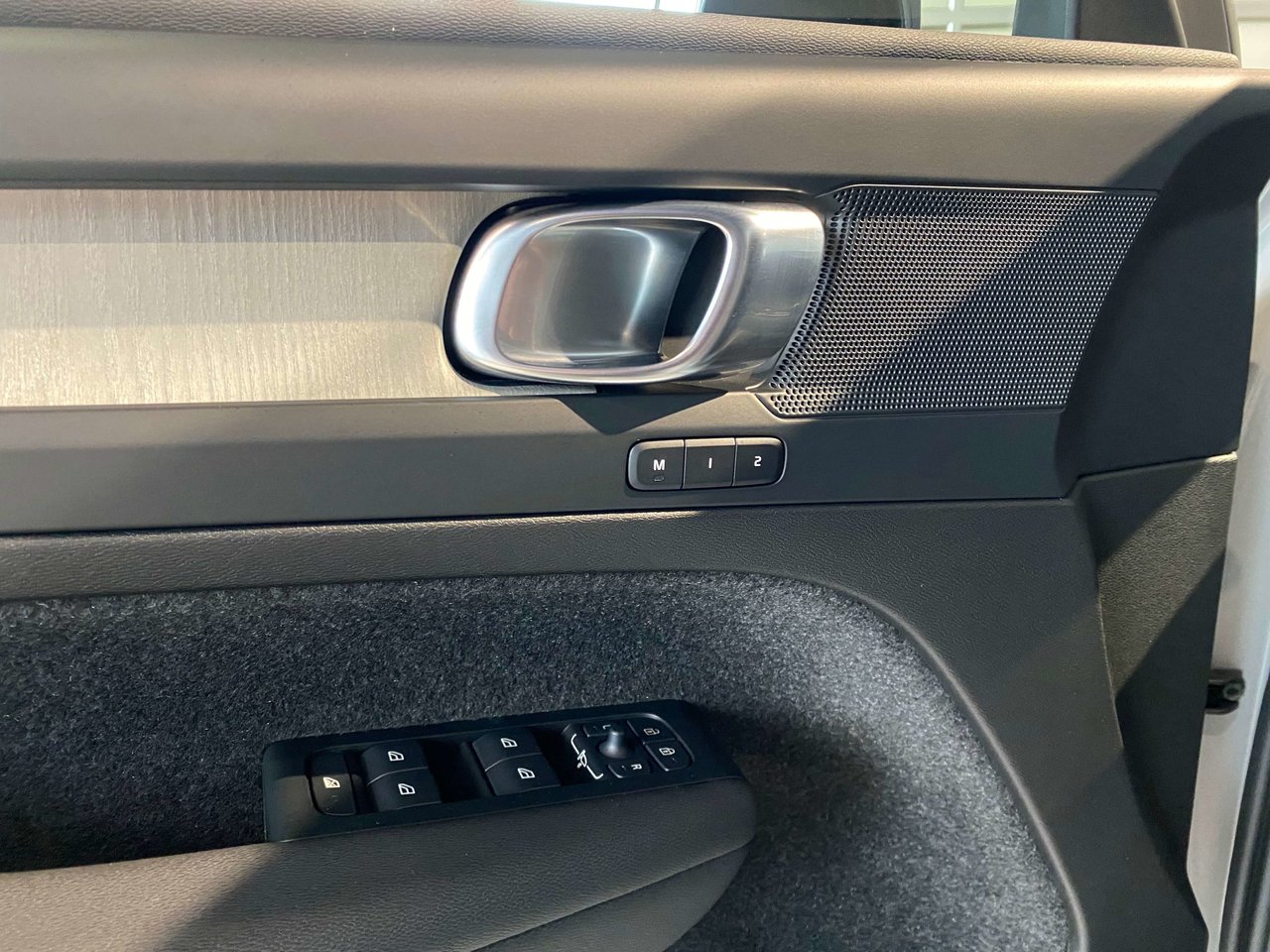 2026 Volvo XC40 B5 AWD Plus Dark Theme-11