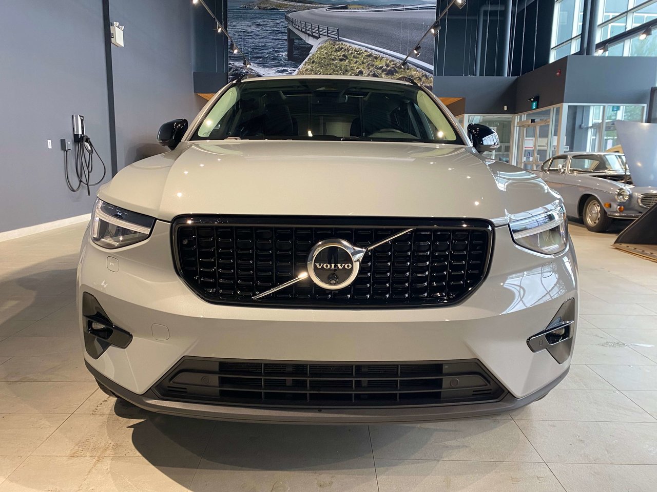 2026 Volvo XC40 B5 AWD Plus Dark Theme-7