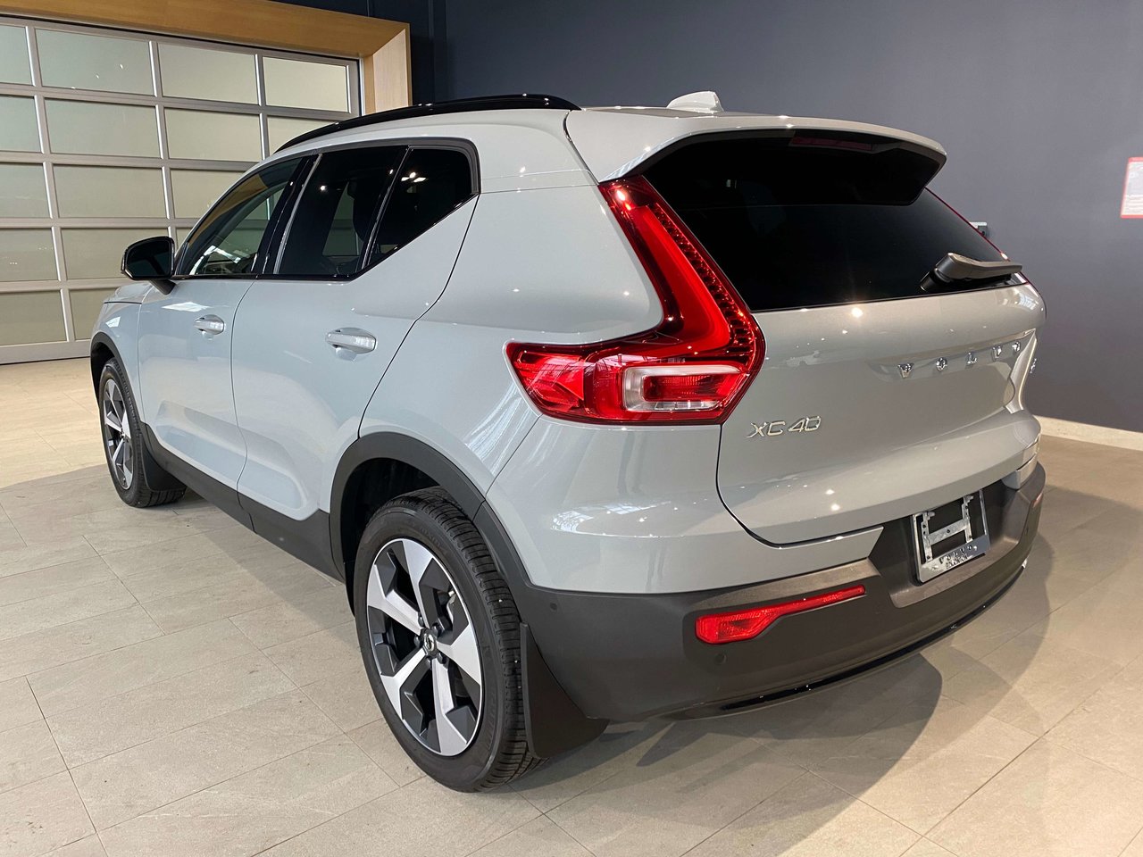 2026 Volvo XC40 B5 AWD Plus Dark Theme-2