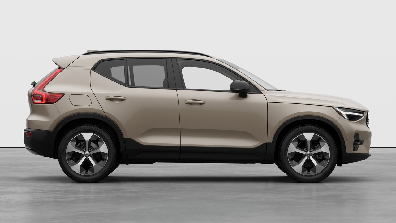 2026 Volvo XC40 Plus Dark Theme-6