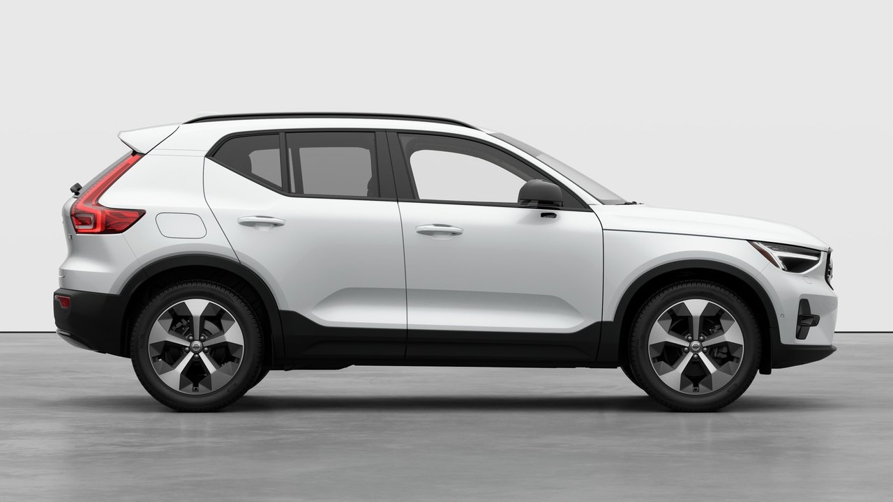 2026 Volvo XC40 Plus Dark Theme-6