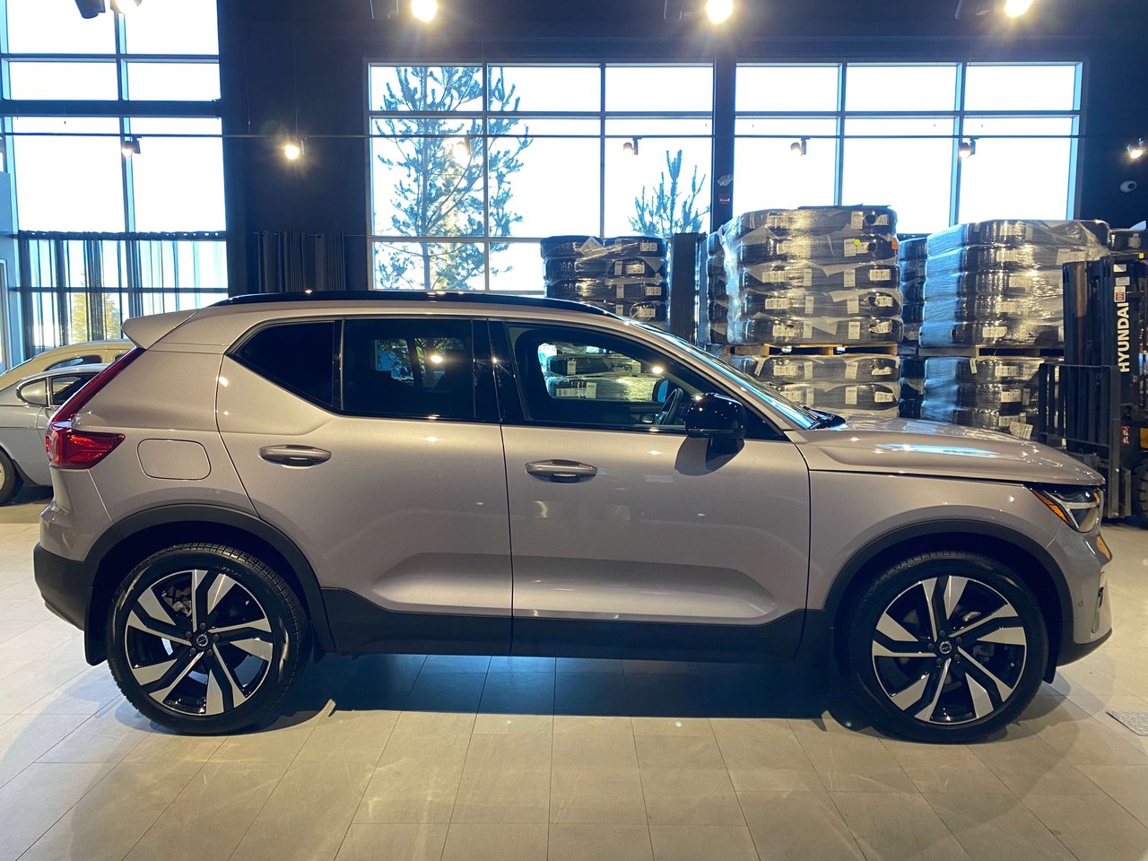2026 Volvo XC40 B5 AWD Plus Dark Theme-6