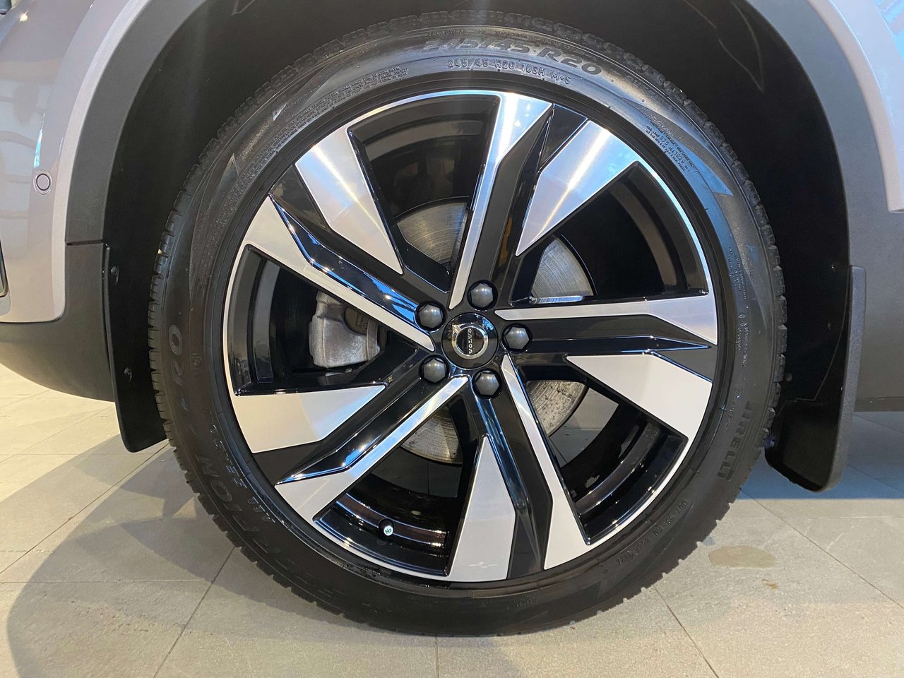 2026 Volvo XC40 B5 AWD Plus Dark Theme-8