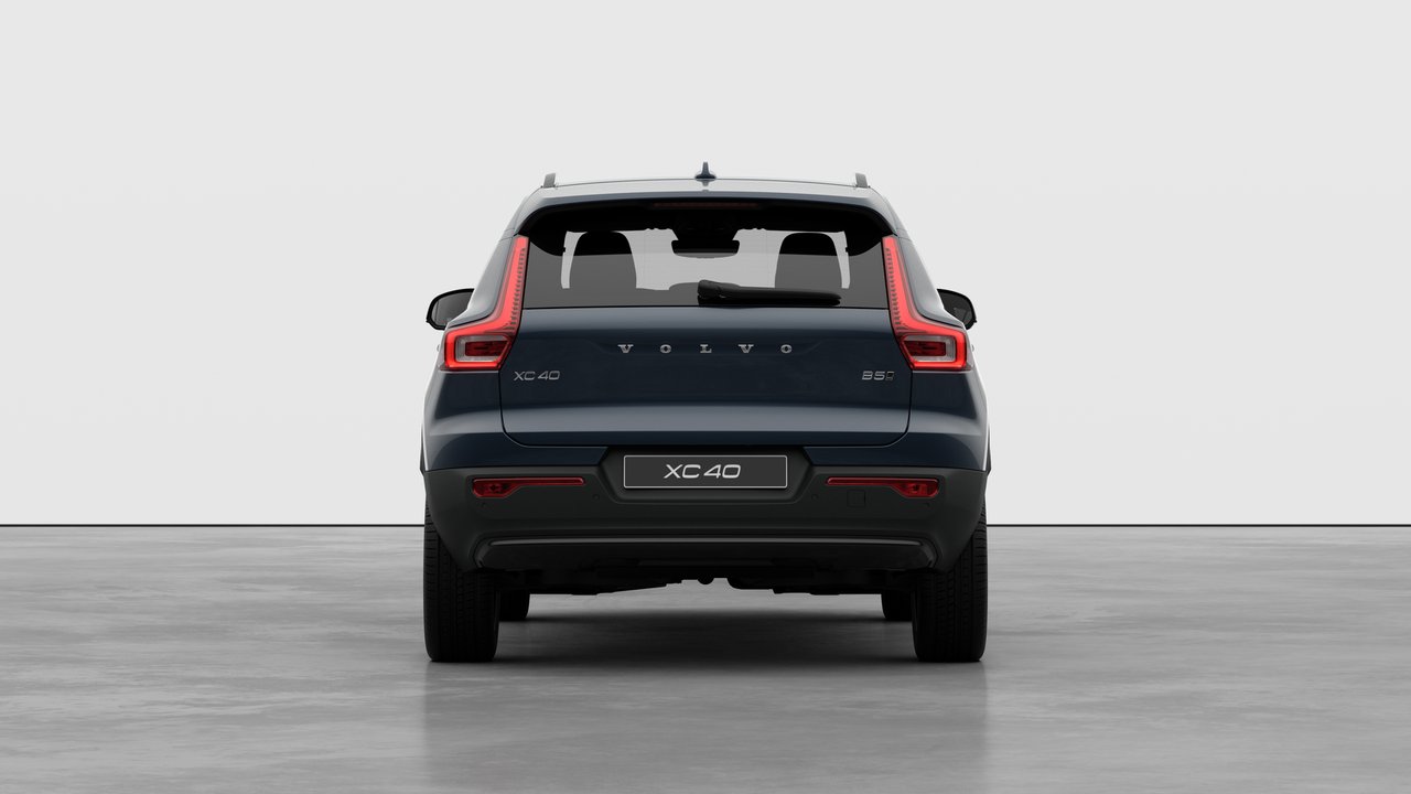 2026 Volvo XC40 Plus Dark Theme-5