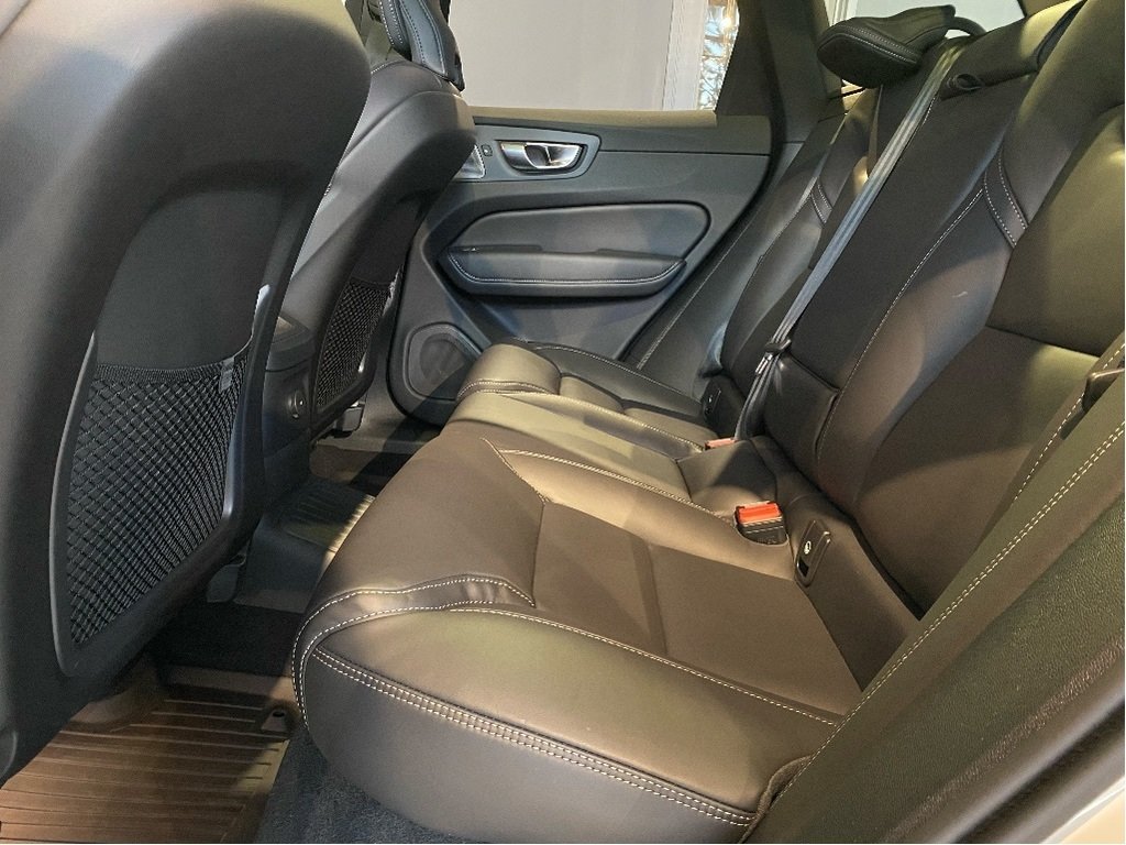 2025 Volvo XC60 Plug-In Hybrid T8 AWD Ultra Dark Theme-17