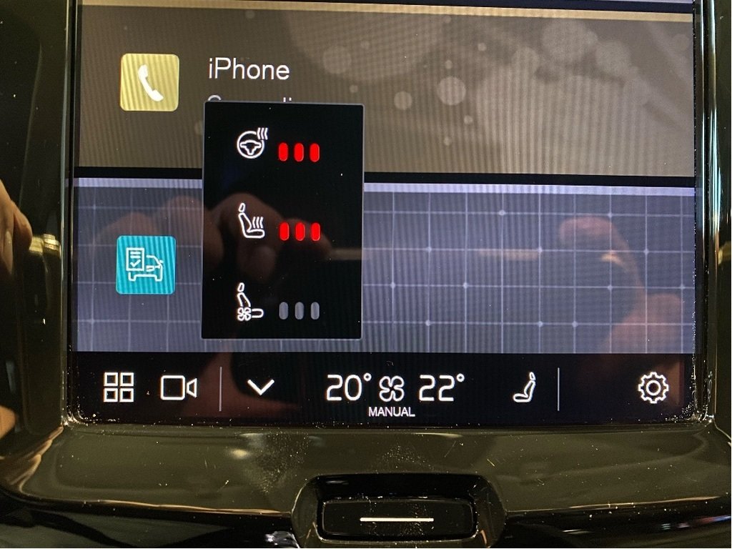 2025 Volvo XC60 Plug-In Hybrid T8 AWD Ultra Dark Theme-14