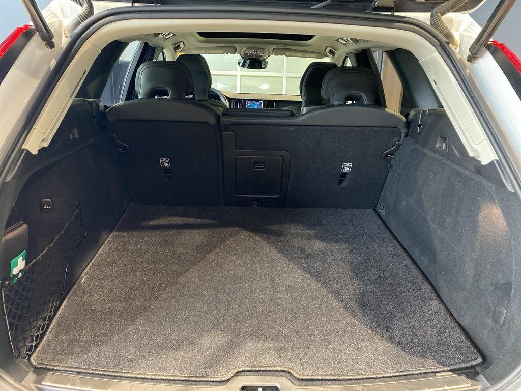 2025 Volvo XC60 Plug-In Hybrid T8 AWD Plus Dark Theme-19