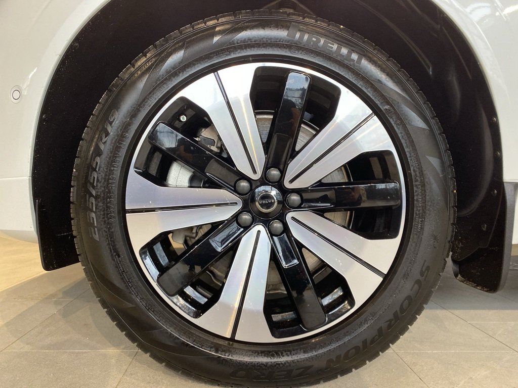 2025 Volvo XC60 Plug-In Hybrid T8 AWD Plus Dark Theme-8