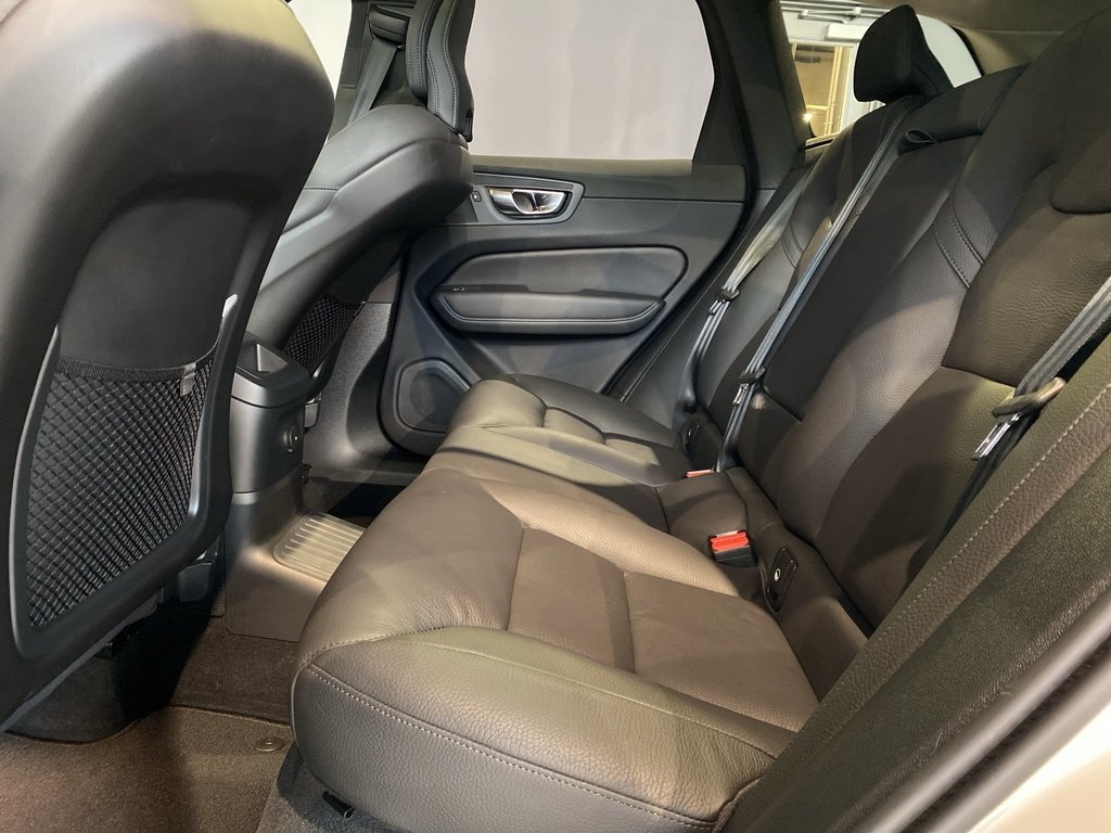 2025 Volvo XC60 Plug-In Hybrid T8 AWD Plus Dark Theme-17