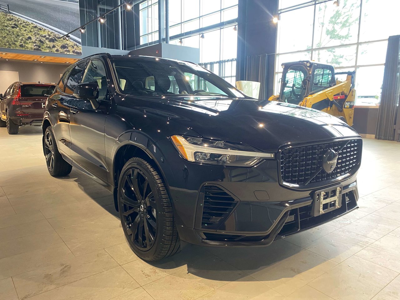 2025 Volvo XC60 Plug-In Hybrid T8 AWD Ultra Black Edition-6