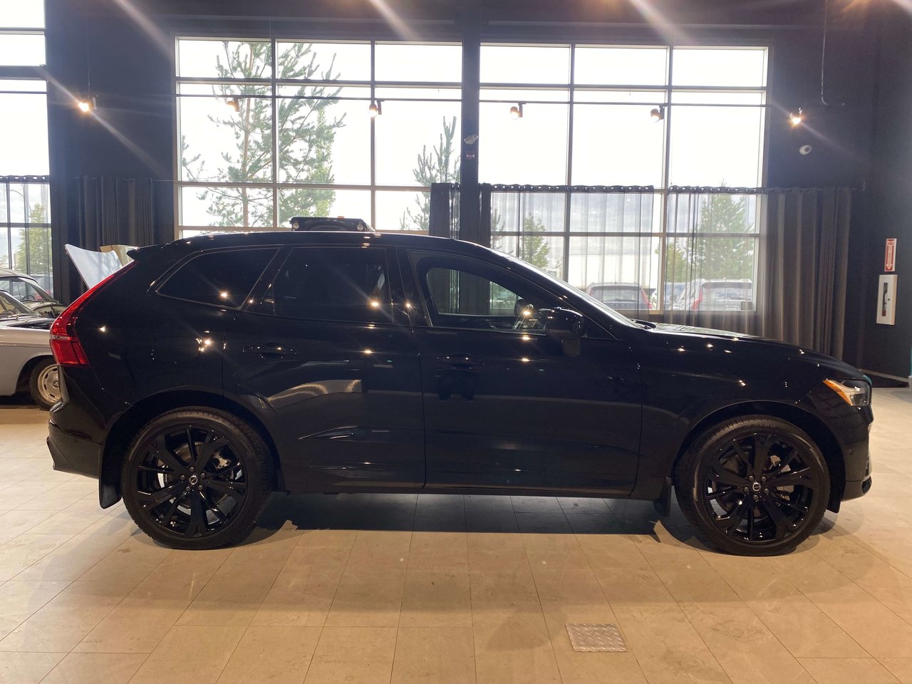 2025 Volvo XC60 Plug-In Hybrid T8 AWD Ultra Black Edition-5