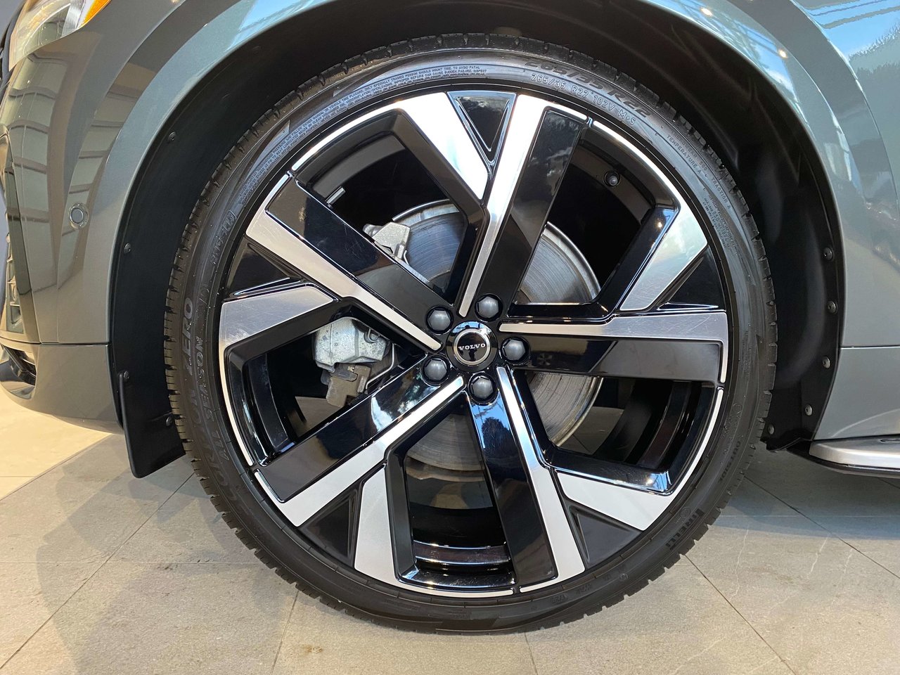 2026 Volvo XC60 Plug-In Hybrid T8 AWD Ultra Dark Theme-7