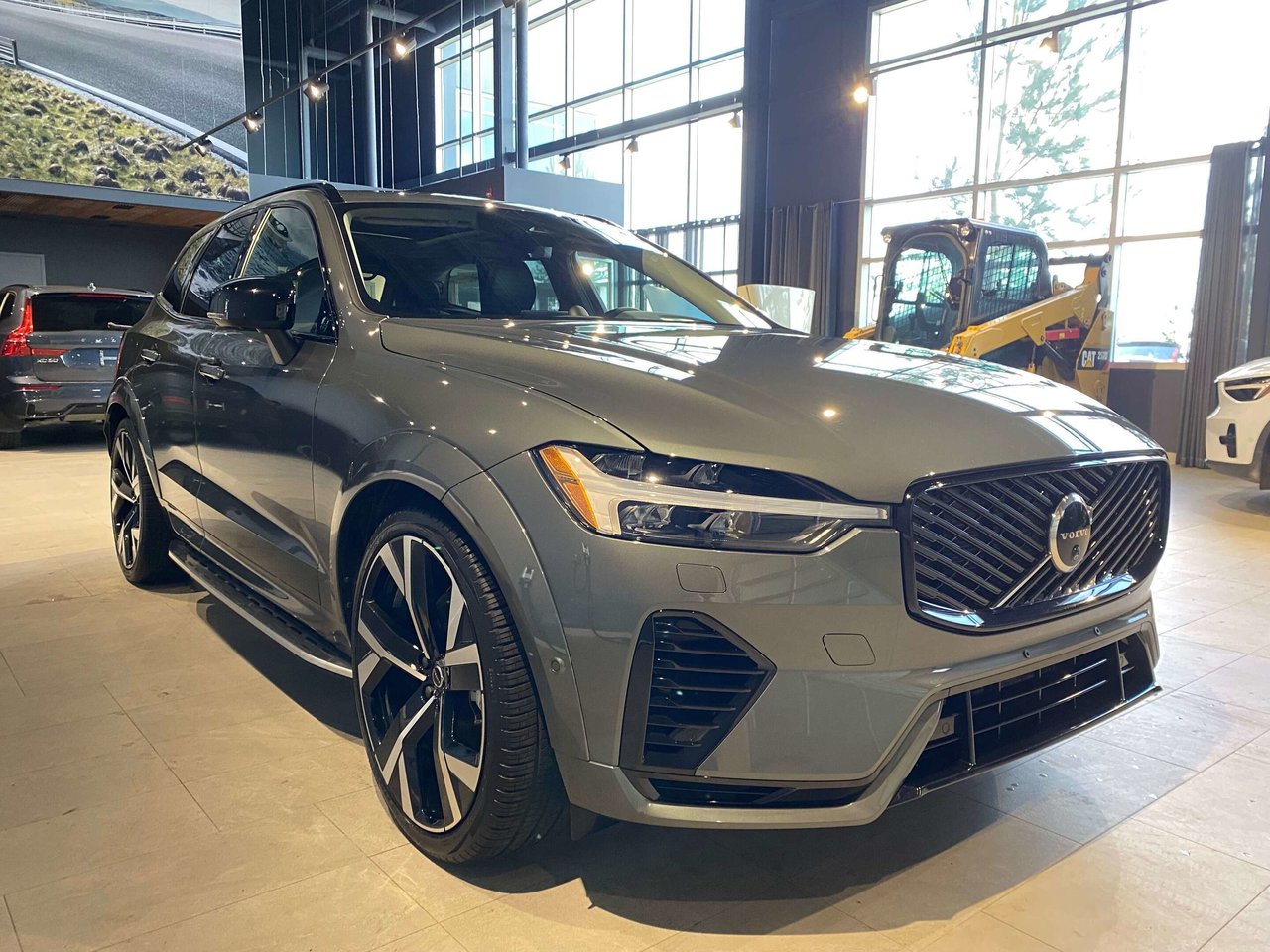 2026 Volvo XC60 Plug-In Hybrid T8 AWD Ultra Dark Theme-5