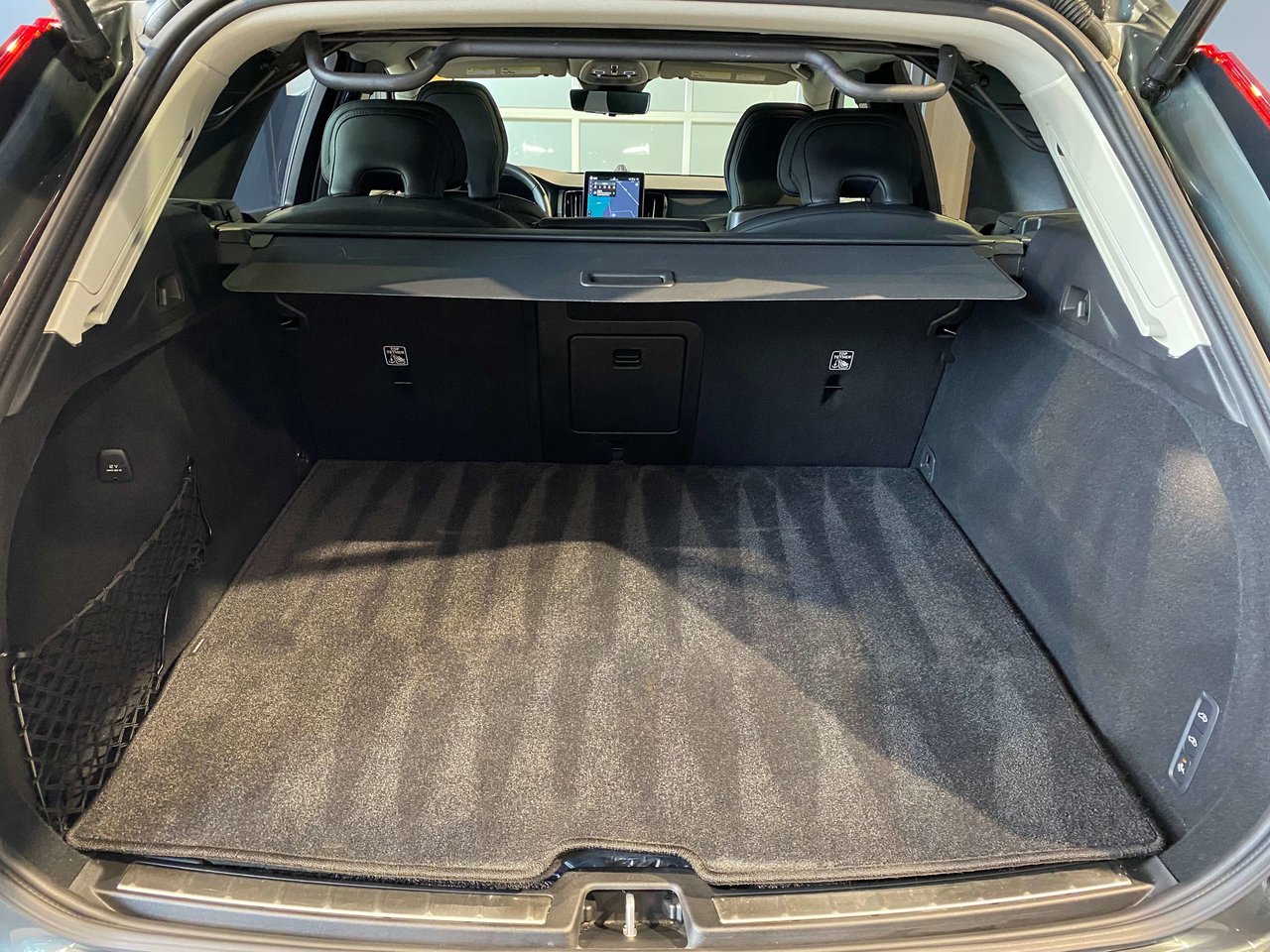 2026 Volvo XC60 Plug-In Hybrid T8 AWD Ultra Dark Theme-19