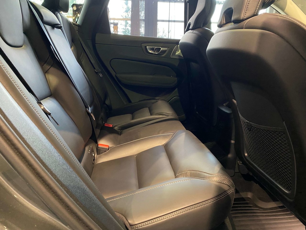 2026 Volvo XC60 Plug-In Hybrid T8 AWD Ultra Dark Theme-22
