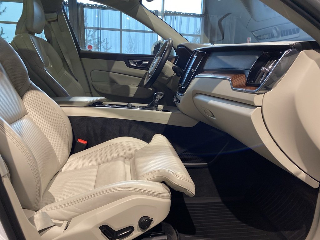 2019 Volvo XC60 T6 AWD Inscription-23