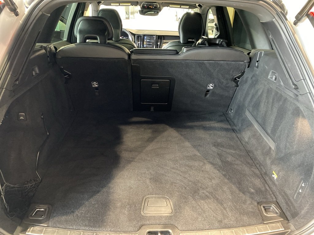 2019 Volvo XC60 T6 AWD Momentum-18