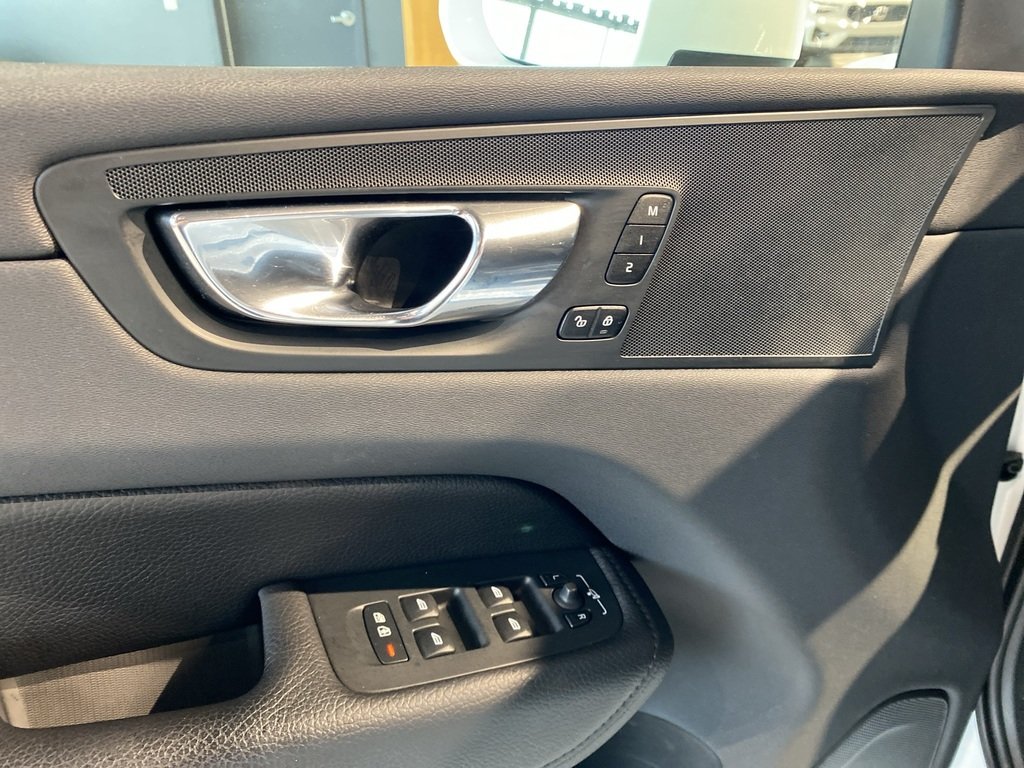2019 Volvo XC60 T6 AWD Momentum-10