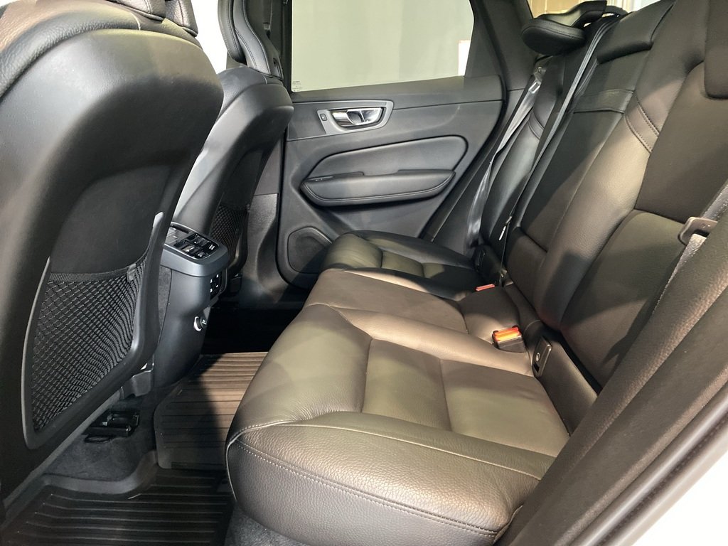 2019 Volvo XC60 T6 AWD Momentum-16